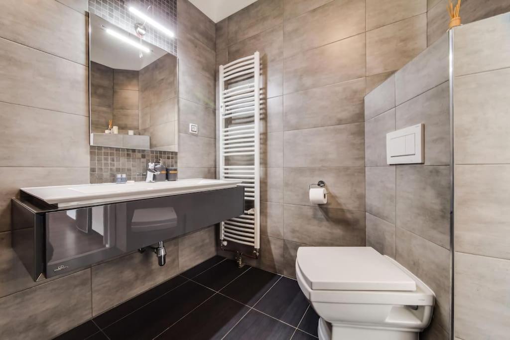 Top Floor Studio With Terrace Praga Zewnętrze zdjęcie